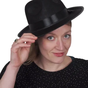 chapeau noir avec ruban de la marque SANDY. Réf. CHOZ190.