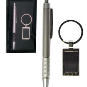 parure stylo et porte clé plaque de la marque SANDY. Réf. D6581.