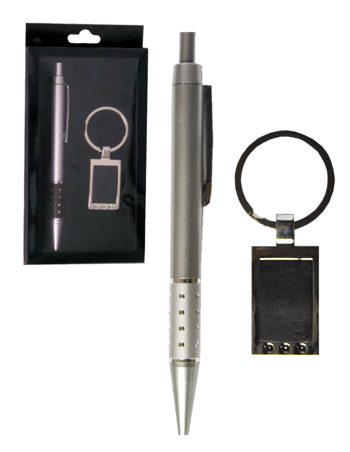 parure stylo et porte clé plaque de la marque SANDY. Réf. D6581.